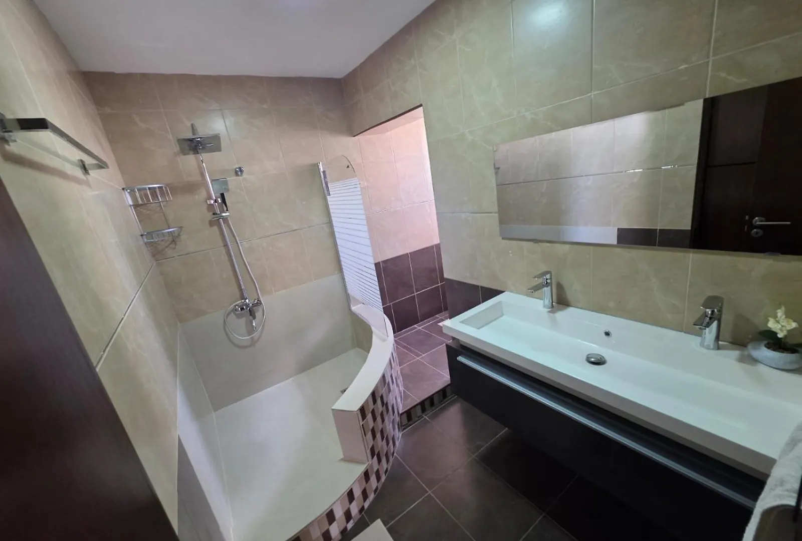 לרנקה Town Centre Suites 2*,